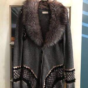 Gray and Black Sweater With Removable Collar